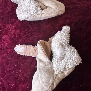 CARTER’S CHILD OF MINE BABY GIRLS Tan WRAP SLIPPERS SIZE 3-6 MONTHS-AC032